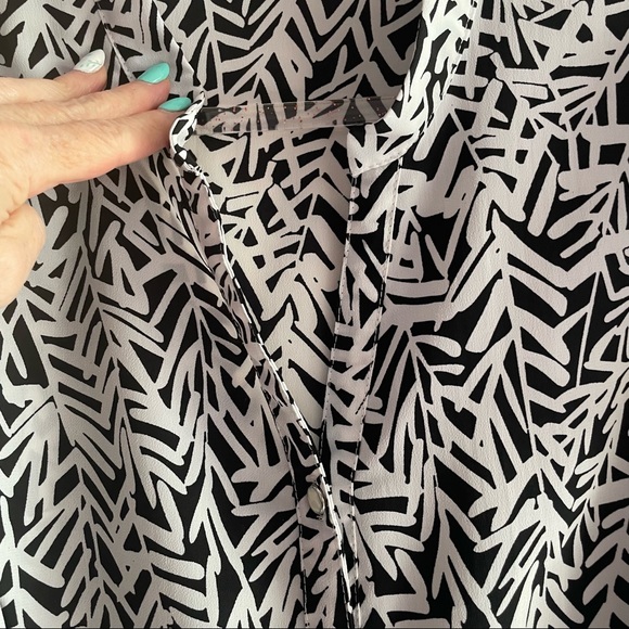 Attractive Top in Animal Print - Picture 2 of 10